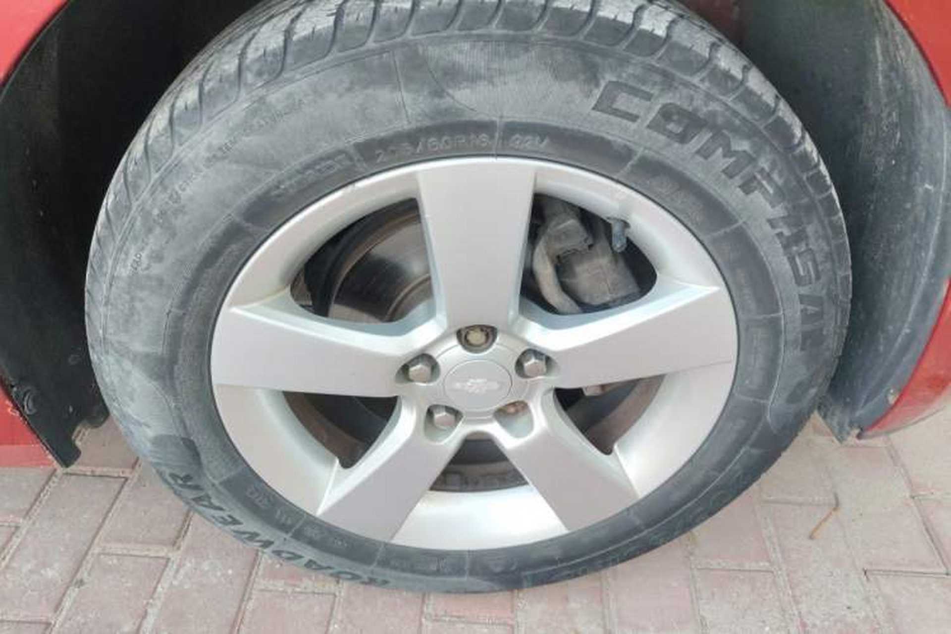 Used Chevrolet Cruze 2010 1.6L SL Grand Touring Edition MT Right Front Wheel Hub