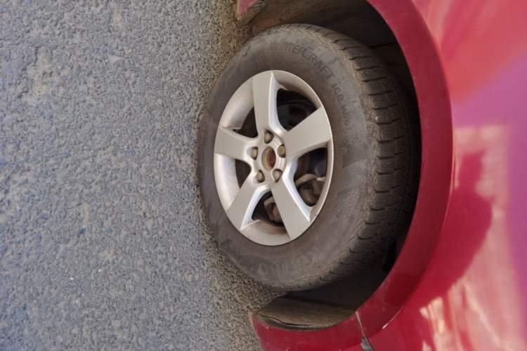 Used Chevrolet Cruze 2010 1.6L SL Grand Touring Edition MT Right Front Wheel Hub