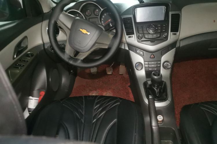Used Chevrolet Cruze 2010 1.6L SL Grand Touring Edition MT Steering Wheel