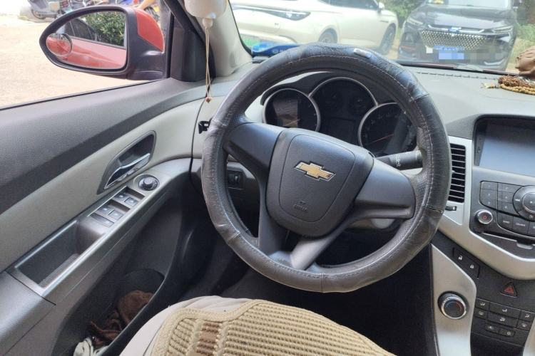 Used Chevrolet Cruze 2010 1.6L SL Grand Touring Edition MT Steering Wheel