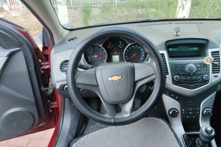 Used Chevrolet Cruze 2010 1.6L SL Grand Touring Edition MT Steering Wheel