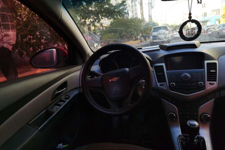 Used Chevrolet Cruze 2010 1.6L SL Grand Touring Edition MT Steering Wheel