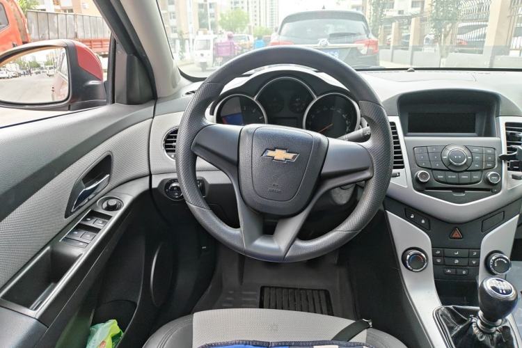 Used Chevrolet Cruze 2010 1.6L SL Grand Touring Edition MT Steering Wheel