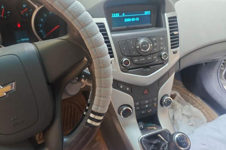 Used Chevrolet Cruze 2010 1.6L SL Grand Touring Edition MT Audio And AC Panel