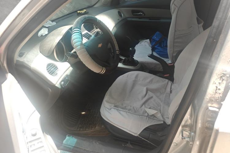 Used Chevrolet Cruze 2010 1.6L SL Grand Touring Edition MT Driver Seat