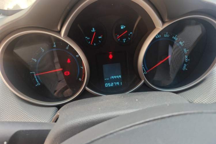 Used Chevrolet Cruze 2010 1.6L SL Grand Touring Edition MT Odometer Close Up