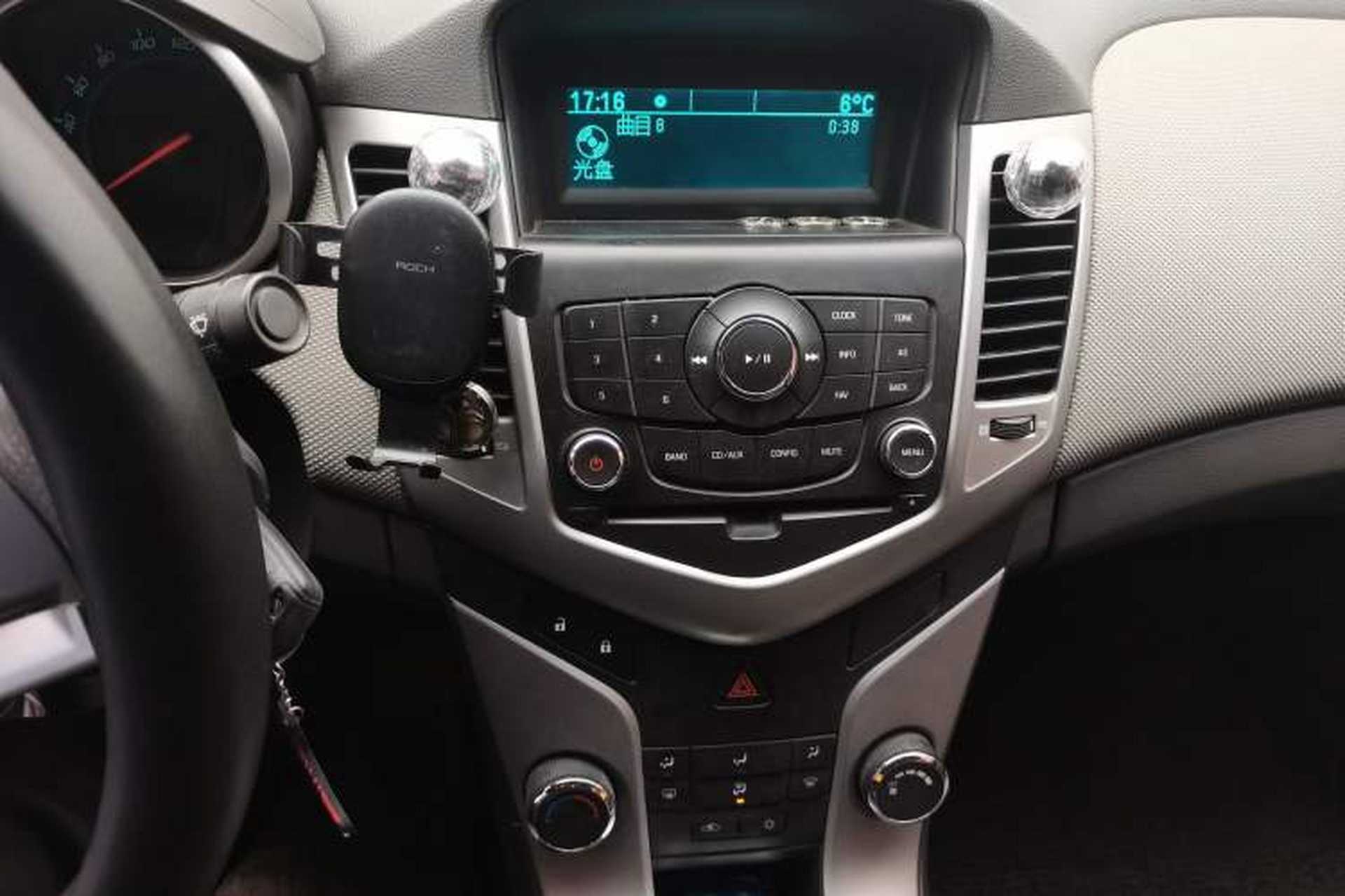 Used Chevrolet Cruze 2010 1.6L SL Grand Touring Edition MT Audio And AC Panel