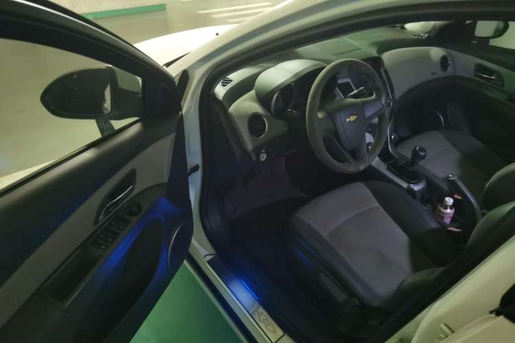 Used Chevrolet Cruze 2010 1.6L SL Grand Touring Edition MT Driver Seat