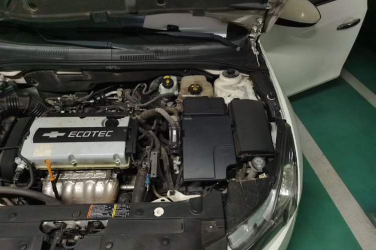 Used Chevrolet Cruze 2010 1.6L SL Grand Touring Edition MT Engine Bay Left