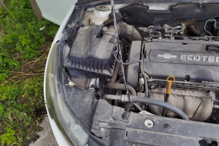 Used Chevrolet Cruze 2010 1.6L SL Grand Touring Edition MT Engine Bay Right