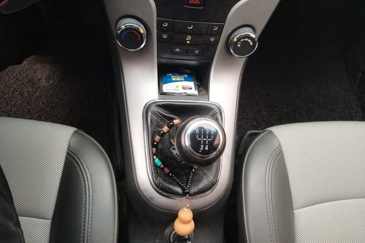 Used Chevrolet Cruze 2010 1.6L SL Grand Touring Edition MT Gear Lever