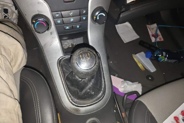 Used Chevrolet Cruze 2010 1.6L SL Grand Touring Edition MT Gear Lever