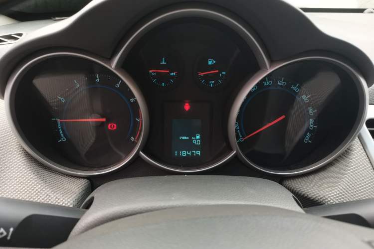 Used Chevrolet Cruze 2010 1.6L SL Grand Touring Edition MT Instrument Cluster