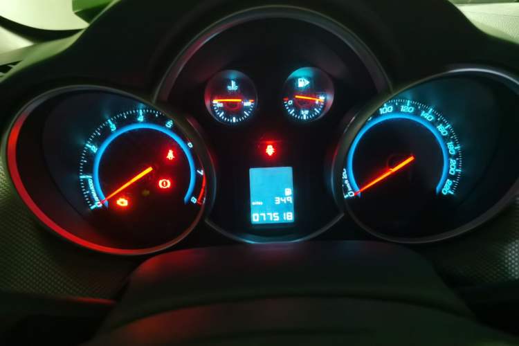 Used Chevrolet Cruze 2010 1.6L SL Grand Touring Edition MT Instrument Cluster