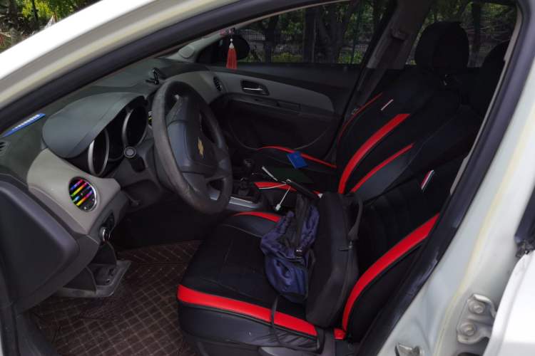 Used Chevrolet Cruze 2010 1.6L SL Grand Touring Edition MT Left Front Seat