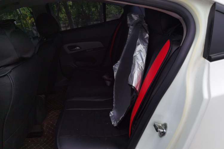 Used Chevrolet Cruze 2010 1.6L SL Grand Touring Edition MT Left Rear Seat