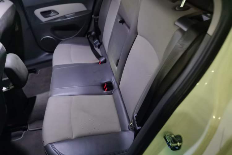 Used Chevrolet Cruze 2010 1.6L SL Grand Touring Edition MT Left Rear Seat