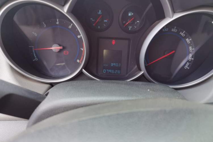 Used Chevrolet Cruze 2010 1.6L SL Grand Touring Edition MT Odometer Close Up