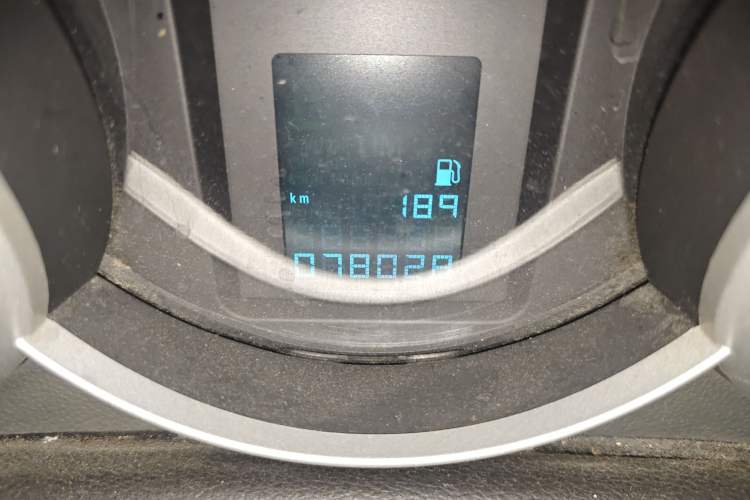 Used Chevrolet Cruze 2010 1.6L SL Grand Touring Edition MT Odometer Close Up