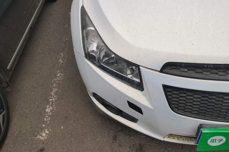 Used Chevrolet Cruze 2010 1.6L SL Grand Touring Edition MT Right Front Headlight