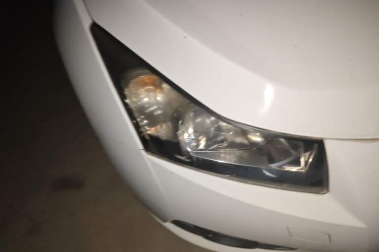 Used Chevrolet Cruze 2010 1.6L SL Grand Touring Edition MT Right Front Headlight