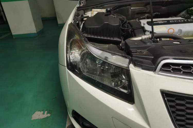 Used Chevrolet Cruze 2010 1.6L SL Grand Touring Edition MT Right Front Headlight