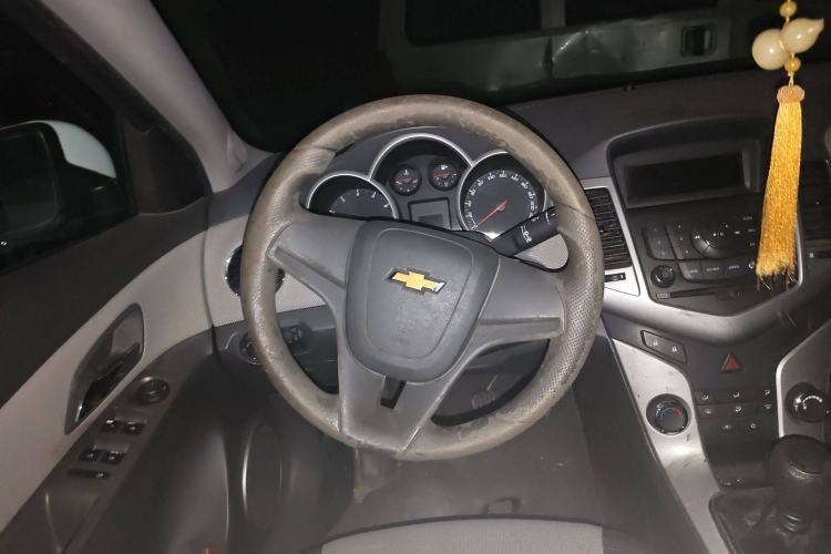 Used Chevrolet Cruze 2010 1.6L SL Grand Touring Edition MT Steering Wheel