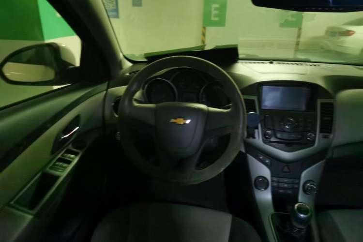 Used Chevrolet Cruze 2010 1.6L SL Grand Touring Edition MT Steering Wheel