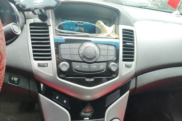 Used Chevrolet Cruze 2011 1.8L SX Automatic Transmission Audio And AC Panel