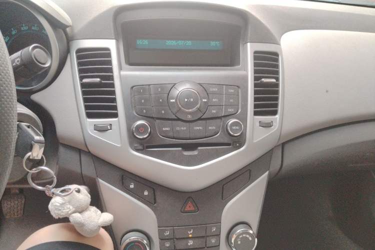 Used Chevrolet Cruze 2011 1.6L SL MT Audio And AC Panel