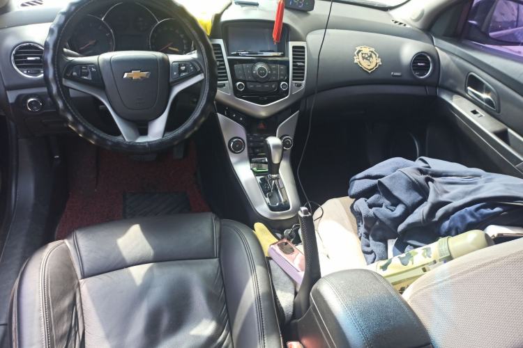 Used Chevrolet Cruze 2011 1.8L SX Automatic Transmission Center Console