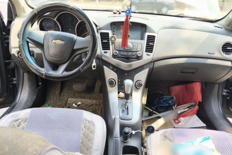 Used Chevrolet Cruze 2011 1.6L SE Automatic Center Console