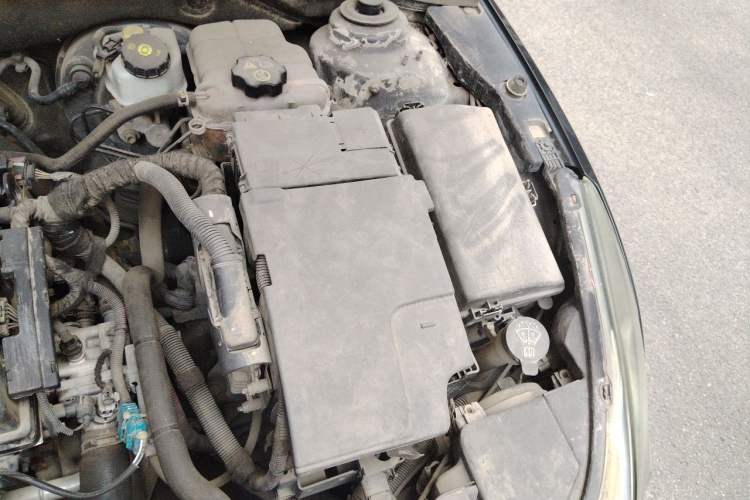 Used Chevrolet Cruze 2011 1.6L SL MT Engine Bay Left