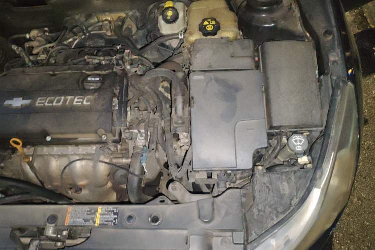 Used Chevrolet Cruze 2011 1.6L SL MT Engine Bay Left