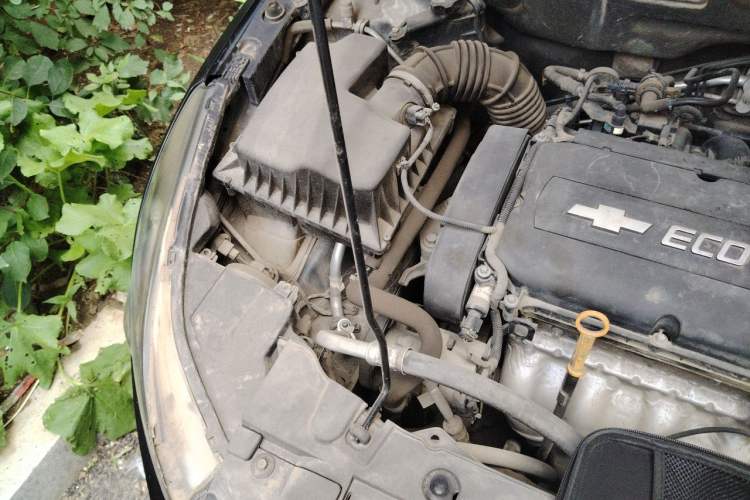 Used Chevrolet Cruze 2011 1.6L SL MT Engine Bay Right