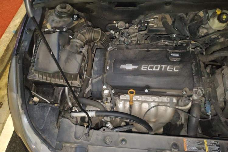 Used Chevrolet Cruze 2011 1.6L SL MT Engine Bay Right