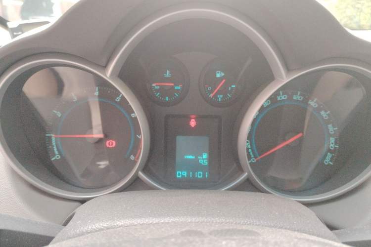 Used Chevrolet Cruze 2011 1.6L SL MT Instrument Cluster