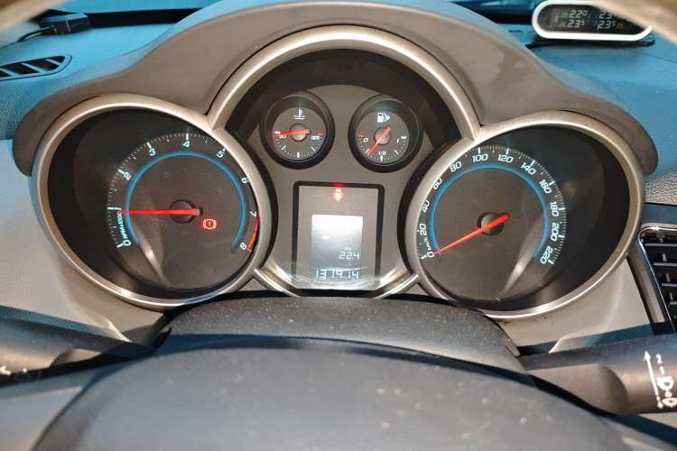 Used Chevrolet Cruze 2011 1.6L SL MT Instrument Cluster