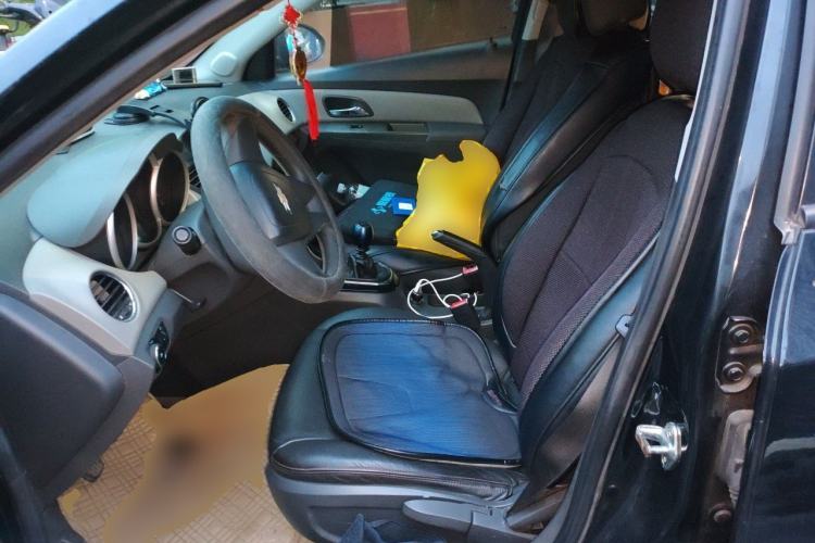 Used Chevrolet Cruze 2011 1.6L SL MT Left Front Seat