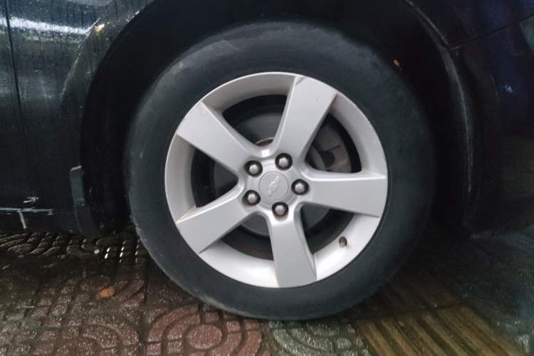 Used Chevrolet Cruze 2011 1.6L SL Grand Touring Edition Automatic Right Front Wheel Hub