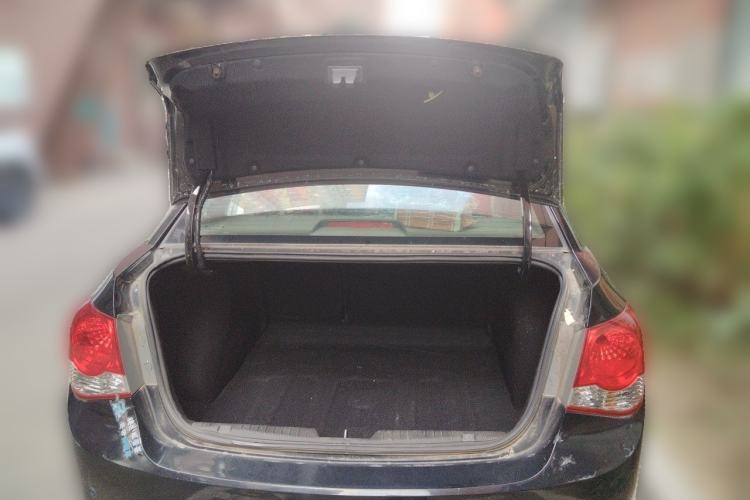 Used Chevrolet Cruze 2011 1.6L SL MT Trunk