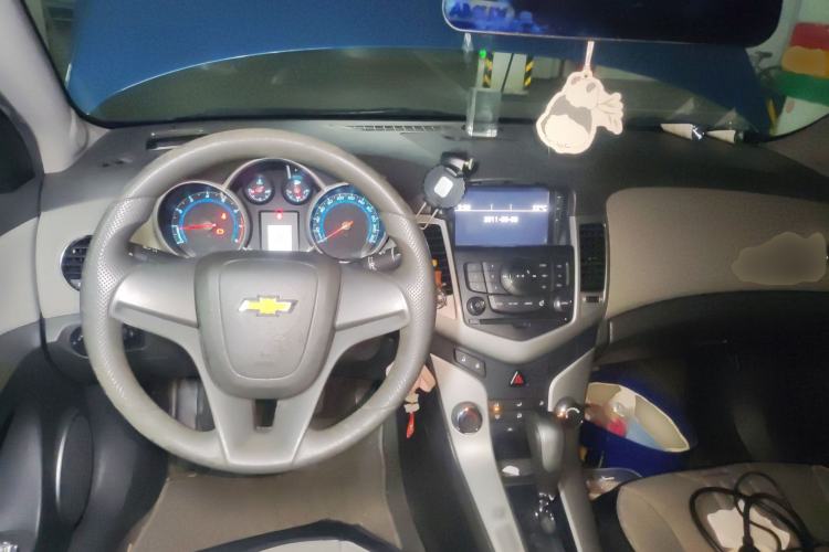 Used Chevrolet Cruze 2011 1.8L SE Automatic Center Console