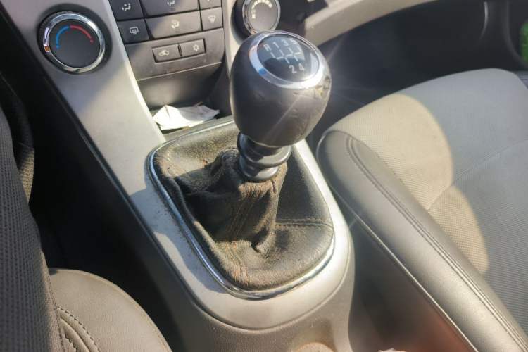 Used Chevrolet Cruze 2011 1.6T SE MT Gear Lever