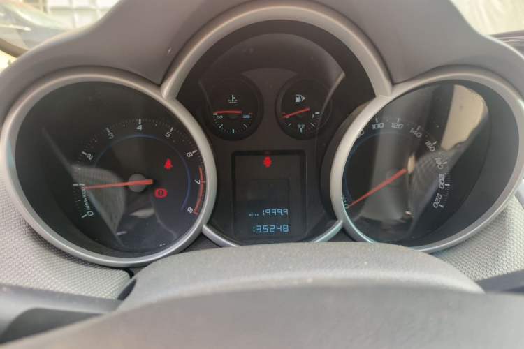 Used Chevrolet Cruze 2011 1.6T SE MT Instrument Cluster