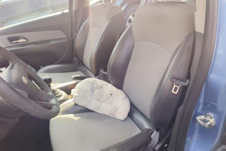 Used Chevrolet Cruze 2011 1.6T SE MT Left Front Seat