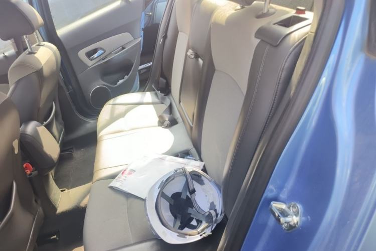 Used Chevrolet Cruze 2011 1.6T SE MT Left Rear Seat