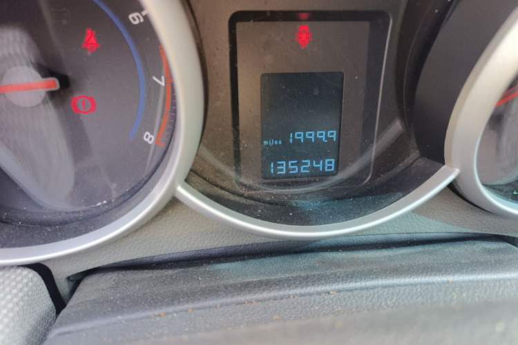 Used Chevrolet Cruze 2011 1.6T SE MT Odometer Close Up