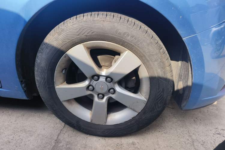 Used Chevrolet Cruze 2011 1.6T SE MT Right Front Wheel Hub