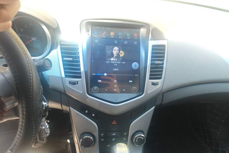 Used Chevrolet Cruze 2011 1.6L SE Automatic Audio And AC Panel
