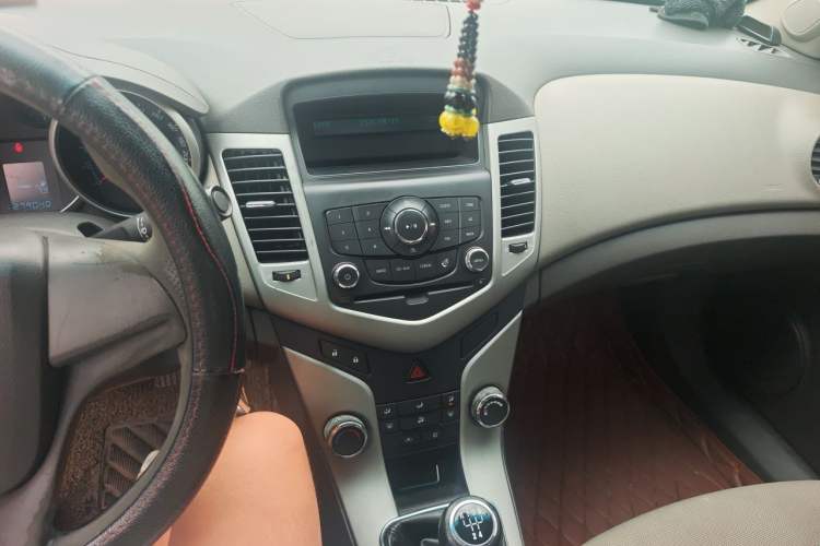 Used Chevrolet Cruze 2011 1.6L SL MT Audio And AC Panel